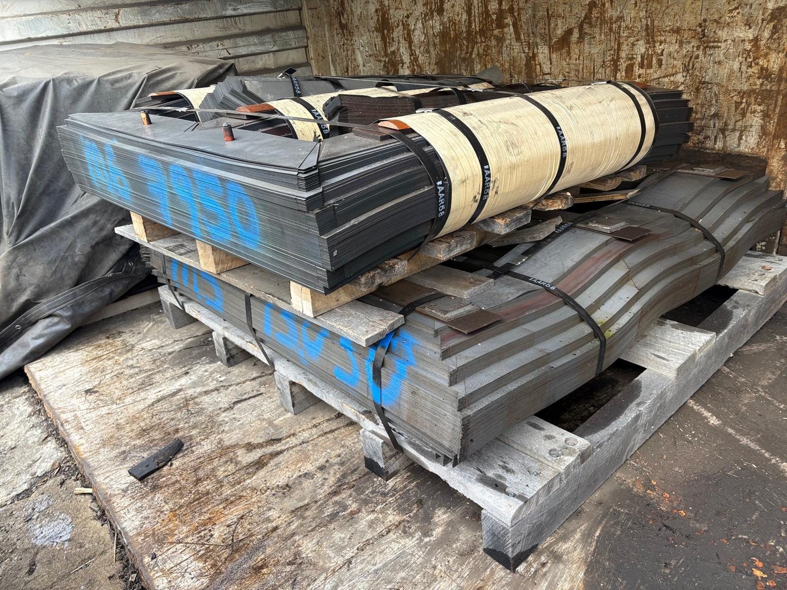 Lamination packs palletised